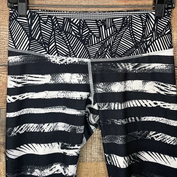 Lululemon Wunder Under Crop II Shady Palms Black White Leggings SZ 6 - Picture 2 of 10